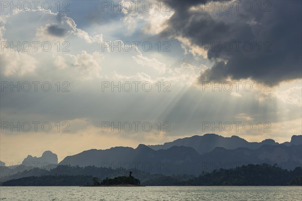 Limestone rocks in the evening light in Cheow Lan Lake in Khao Sok National Park, evening, sunset, light mood, nature, travel, holiday, lake, reservoir, landscape, rock, rock formation, attraction, water, tourism, boat trip, excursion, boat trip, nature reserve, travel photo, Thailand, Asia