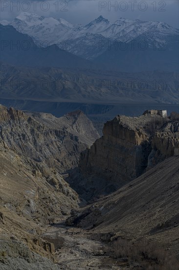 Old palace, dzong in the village of Tsarang, Kingdom of Mustang, Nepal, Asia