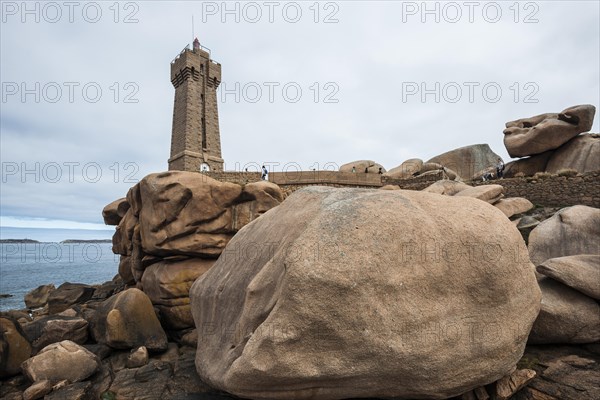 Lighthouse and granite rock, Phare de Ploumanac'h, Phare de Mean Ruz, Cote de Granit Rose, Ploumanach, Brittany, France, Europe