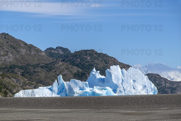 Iceberg, Lago Grey, Torres del Paine National Park, Parque Nacional Torres del Paine, Cordillera del Paine, Towers of the Blue Sky, Region de Magallanes y de la Antartica Chilena, Ultima Esperanza Province, UNESCO Biosphere Reserve, Patagonia, End of the World, Chile, South America