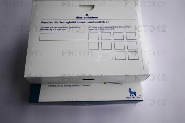 Opened medication packaging with instructions and dosage table, empty space for labelling, for diabetes 2 patients, Stuttgart, Baden-Wuerttemberg, Germany, Europe