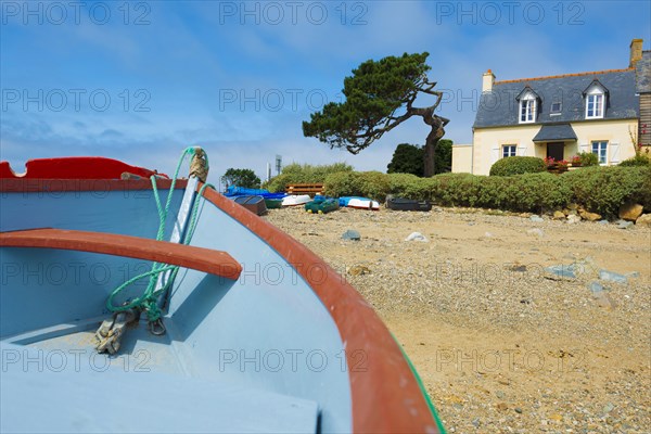 Houses on the beach, Plougrescant, Cote de Granit Rose, Cotes d'Armor, Brittany, France, Europe