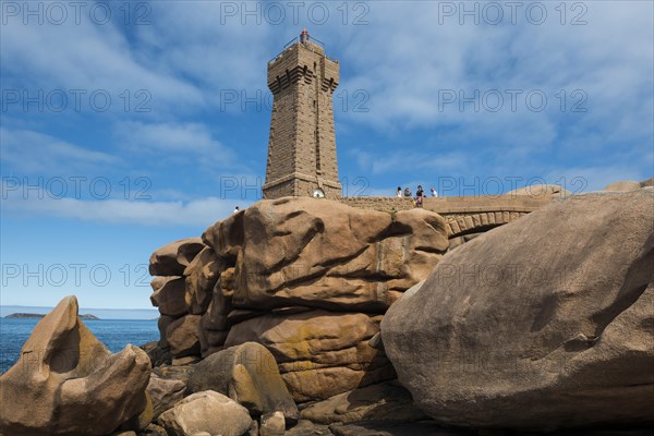 Lighthouse and granite rock, Phare de Ploumanac'h, Phare de Mean Ruz, Cote de Granit Rose, Ploumanach, Brittany, France, Europe