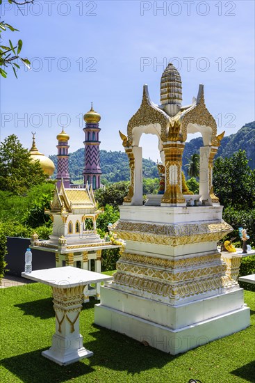 Mosque and Buddhist temple next to each other in Krabi, Buddhism, Muslim, Islam, church, religion, architecture, Orient, oriental, faith, togetherness, multicultural, cultures, commonality, tolerance, sacred building, building, temple, culture, Muslim, world religion, history, cultural history, colourful, colourful, architecture, religious, sacred, pray, prayer house, pilgrimage site, Thailan