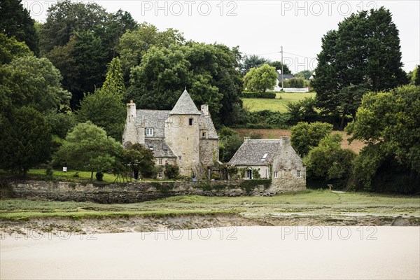 House by the sea, Ploumanach, Cote de Granit Rose, Cotes d'Armor, Brittany, France, Europe