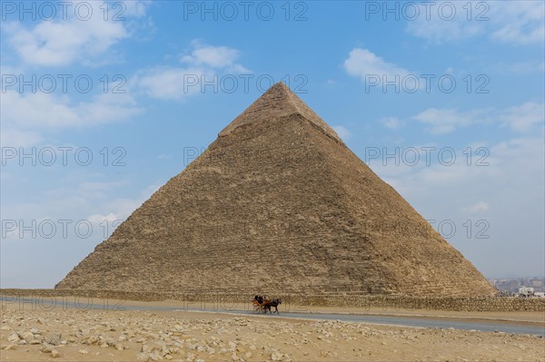 Pyramids of Giza, desert, wonder of the world, building, monument, architecture, structure, ancient, history, history of the earth, history of mankind, monument, world history, epoch, kingdom, pharaoh, limestone, monument, burial chamber, burial site, attraction, famous, landmark, Cairo, Egypt, Africa