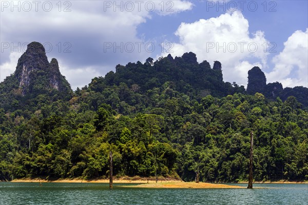 Limestone rocks in Cheow Lan Lake in Khao Sok National Park, nature, travel, holiday, lake, reservoir, landscape, rock, rock formation, attraction, rock face, water, tourism, boat trip, excursion, boat trip, nature reserve, landscape, natural landscape, travel photo, Thailand, Asia