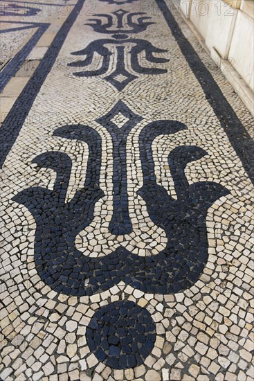 Traditional Portuguese tile pattern, cobblestone pavement in the pedestrian zone of the old town, pattern, craft, tradition, pavement, paving, paving, craftsmanship, attraction, azulejos, art, architecture, cobblestone, old, historical, Lisbon, Portugal, Europe
