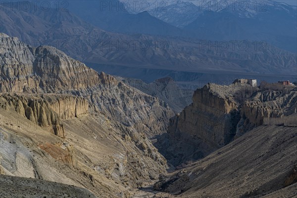 Old palace, dzong in the village of Tsarang, Kingdom of Mustang, Nepal, Asia