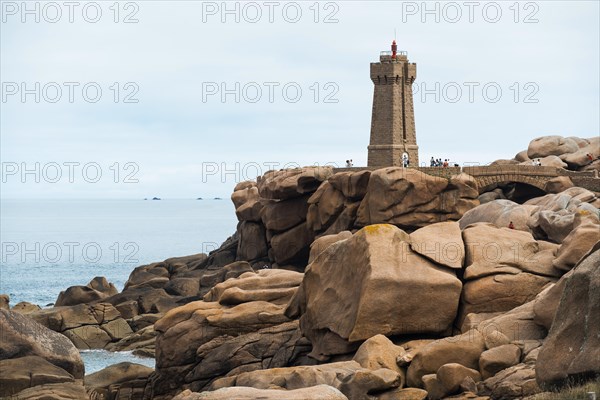 Lighthouse and granite rock, Phare de Ploumanac'h, Phare de Mean Ruz, Cote de Granit Rose, Ploumanach, Brittany, France, Europe