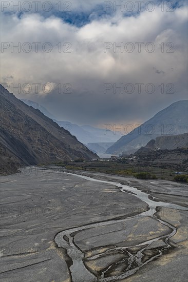 Huge riverbed of the Kali Gandaki, Kingdom of Mustang, Nepal, Asia