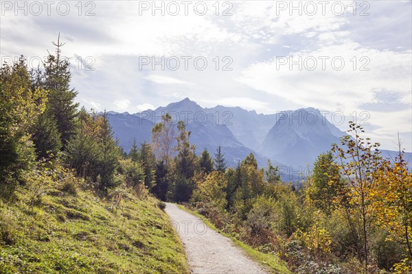 Wetterstein mountains with Alpspitze, Zugspitze massif and houses with hiking trail Philosophenweg, autumn, backlight, Garmisch-Partenkirchen, Upper Bavaria, Bavaria, Germany, Europe
