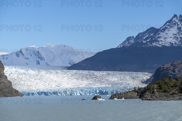 Glacier, Lago Grey, Torres del Paine National Park, Parque Nacional Torres del Paine, Cordillera del Paine, Towers of the Blue Sky, Region de Magallanes y de la Antartica Chilena, Ultima Esperanza Province, UNESCO Biosphere Reserve, Patagonia, End of the World, Chile, South America