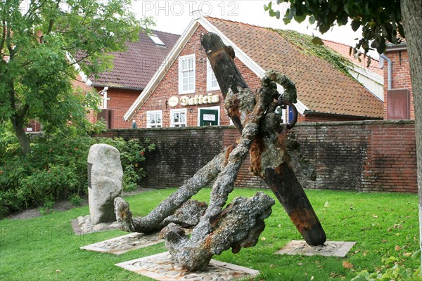 Old ship anchor, harbour, Neuharlingersiel, East Frisia, Germany, Europe