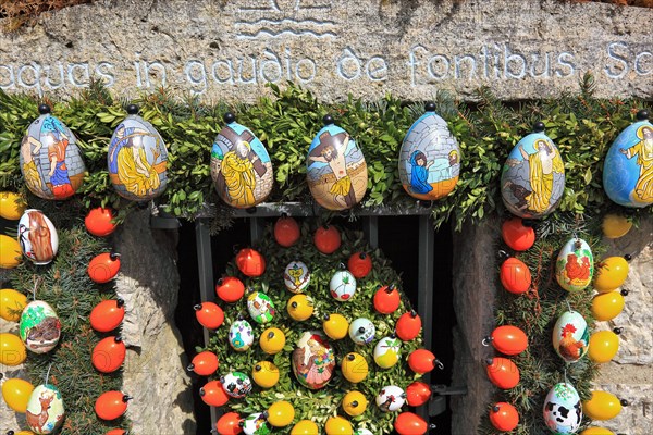 Easter fountain in Tiefenpoelz near Heiligenstadt, Bamberg district, Franconian Switzerland, Upper Franconia, Bavaria, Germany, Europe