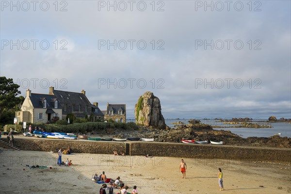 Houses and granite rocks on the beach, Plougrescant, Cote de Granit Rose, Cotes d'Armor, Brittany, France, Europe