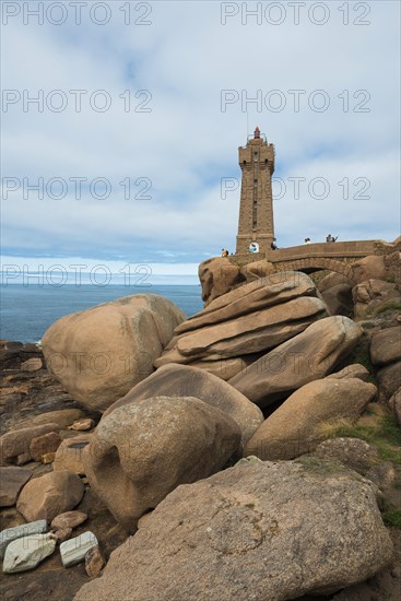 Lighthouse and granite rock, Phare de Ploumanac'h, Phare de Mean Ruz, Cote de Granit Rose, Ploumanach, Brittany, France, Europe