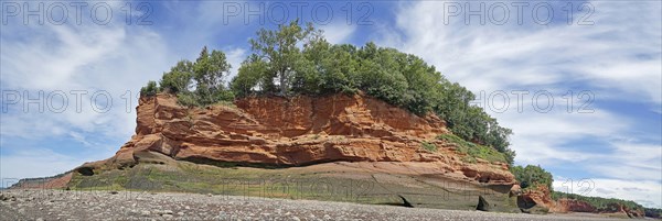 Panorama, Wooded cliffs, red sandstone, Five Islands Provincial Park, Fundy Bay, Nova Scotia, Canada, North America