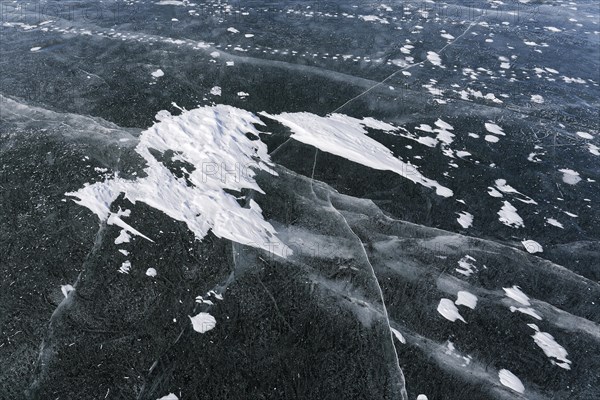 Winter, snow drifts on frozen riverscape, Saint Lawrence River, Province of Quebec, Canada, North America