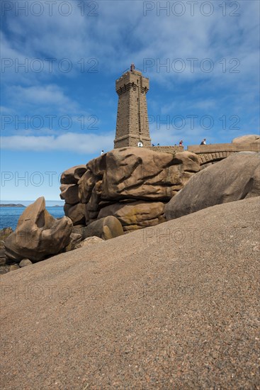 Lighthouse and granite rock, Phare de Ploumanac'h, Phare de Mean Ruz, Cote de Granit Rose, Ploumanach, Brittany, France, Europe