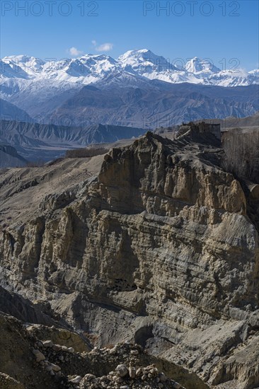 Old palace, dzong in the village of Tsarang before the Annapurna mountain range, Kingdom of Mustang, Nepal, Asia