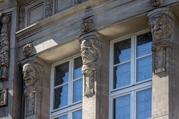 Allegorical reliefs, heads for wit, malice, mockery, Giessen City Theatre by architects Fellner & Helmer, Classicism and Art Nouveau, Old Town, Giessen, Giessen, Hesse, Germany, Europe