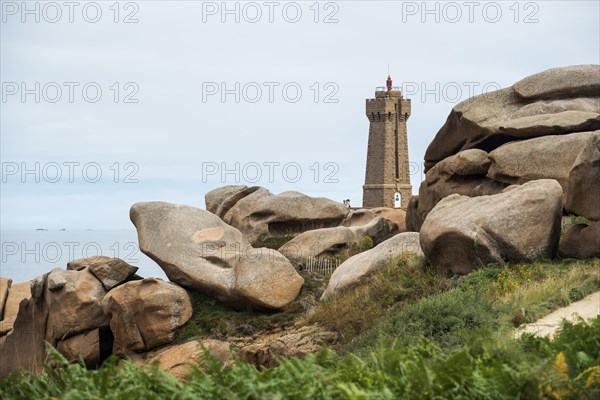 Lighthouse and granite rock, Phare de Ploumanac'h, Phare de Mean Ruz, Cote de Granit Rose, Ploumanach, Brittany, France, Europe