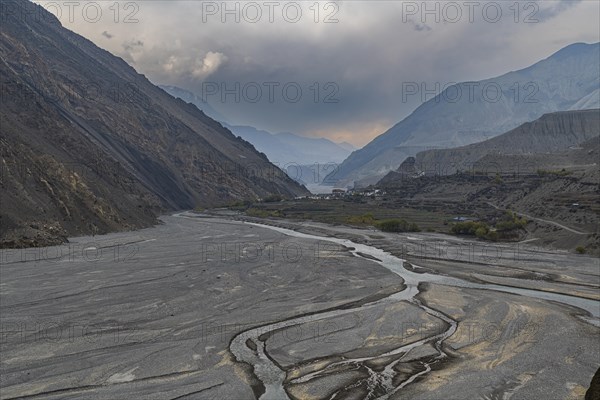 Huge riverbed of the Kali Gandaki, Kingdom of Mustang, Nepal, Asia