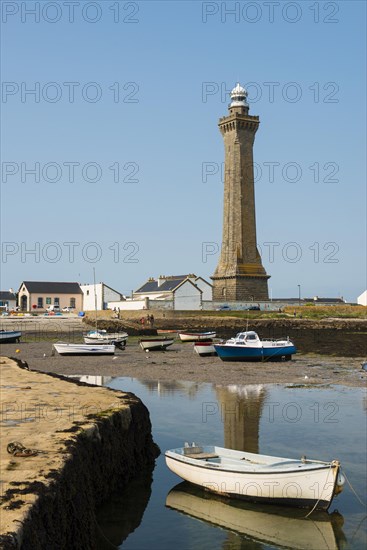 Lighthouses on the coast, Phare d'Eckmuehl, Penmarch, Finistere, Brittany, France, Europe