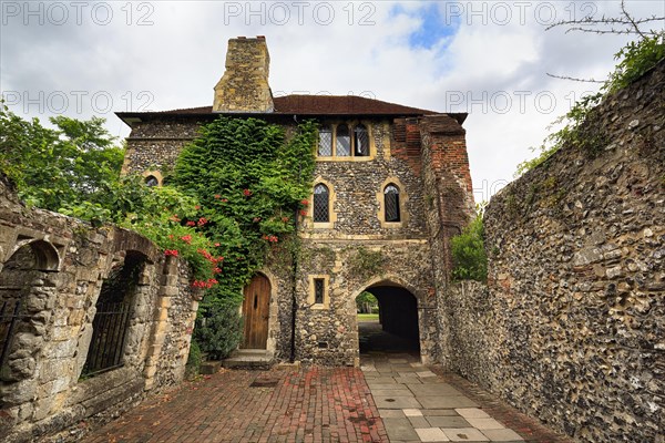 Historic building with passageway, Canterbury Cathedral, The Cathedral of Christ Church, Cloister, Canterbury, Kent, England, United Kingdom, Europe