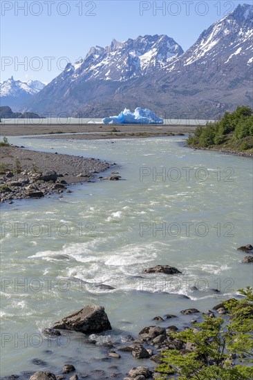 Iceberg at Lago Grey, Torres del Paine National Park, Parque Nacional Torres del Paine, Cordillera del Paine, Towers of the Blue Sky, Region de Magallanes y de la Antartica Chilena, Ultima Esperanza Province, UNESCO Biosphere Reserve, Patagonia, End of the World, Chile, South America