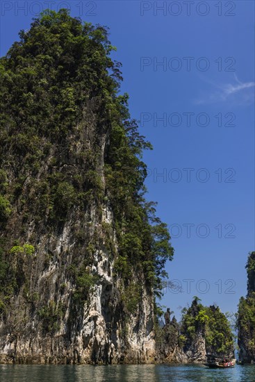 Limestone rocks in Cheow Lan Lake in Khao Sok National Park, nature, travel, holiday, lake, reservoir, landscape, rock, rock formation, attraction, rock face, water, tourism, boat trip, excursion, boat trip, nature reserve, landscape, natural landscape, travel photo, Thailand, Asia