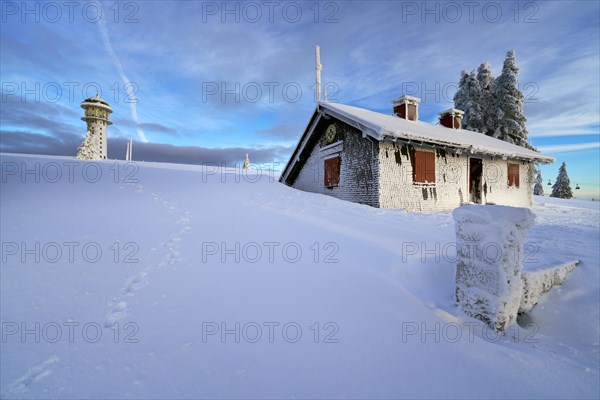 Winter on the Feldberg, Feldberg tower and mountain guard hut, Breisgau-Hochschwarzwald district, Baden-Wuerttemberg, Germany, Europe