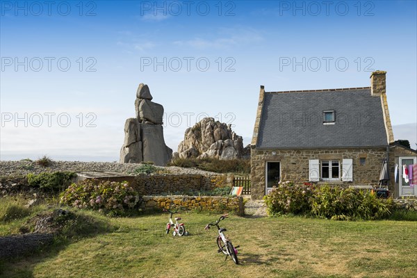 House by the sea, Plougrescant, Cote de Granit Rose, Cotes d'Armor, Brittany, France, Europe