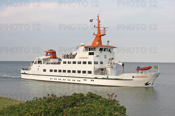 Ferry Spiekeroog I, harbour entrance, Neuharlingersiel, East Frisia, Germany, Europe