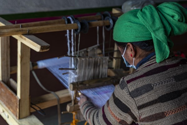 Traditional weaving mill in the village of Tsarang, Kingdom of Mustang, Nepal, Asia