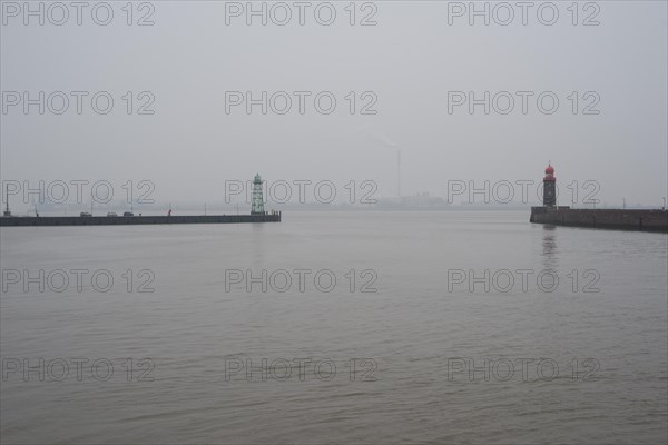 Leuchtturm, Hafeneinfahrt, Bremerhaven, Deutschland