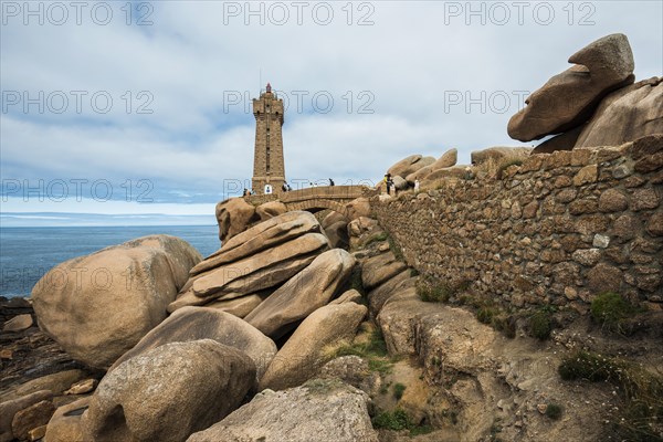 Lighthouse and granite rock, Phare de Ploumanac'h, Phare de Mean Ruz, Cote de Granit Rose, Ploumanach, Brittany, France, Europe