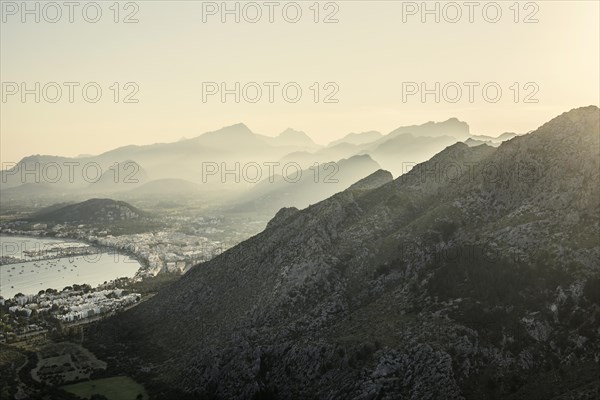 Bay and mountains, Port de Pollenca, Serra de Tramuntana, Majorca, Balearic Islands, Spain, Europe