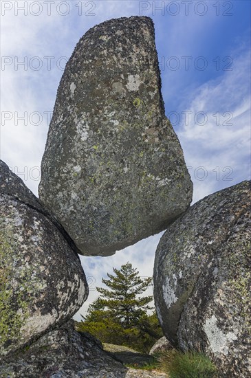 Mountain pass in the Serra Estrela, landscape, barren, mountainous, plateau, climate, climate change, heather, nature, natural landscape, geology, geography, blue sky, journey, flora, erratic boulder, vegetation, rock, rocky, erosion, dry, dried up, Portugal, Europe