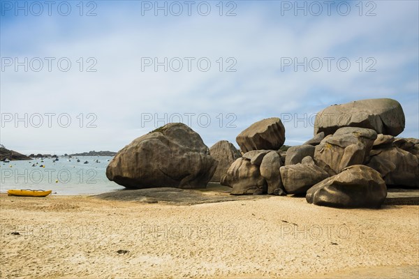 Beach and granite rocks, Tregastel, Cote de Granit Rose, Cotes d'Armor, Brittany, France, Europe