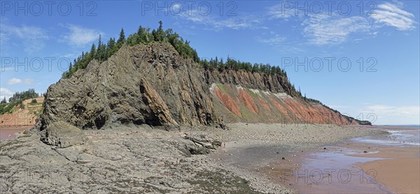 Cliffs, red sandstone, Five Islands Provincial Park, Fundy Bay, Nova Scotia, Canada, North America