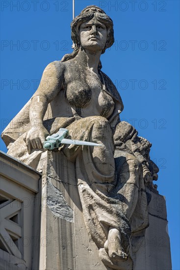Statue of the Muse Melpomene, Giessen Municipal Theatre by architects Fellner & Helmer, Classicism and Art Nouveau, Old Town, Giessen, Giessen, Hesse, Germany, Europe