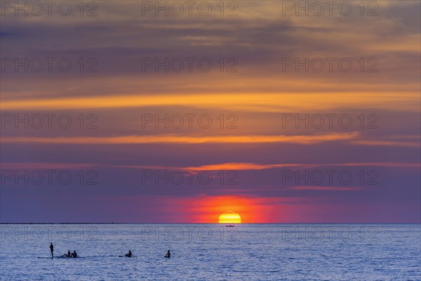 Sunset with course for stand-up-paddeleng, water sports, evening mood, sun, travel, holiday, tourism, paradise, holiday paradise, sky, evening sky, sea, ocean, travel photo, beach, people, silhouette, romantic, romance, beach holiday, nature, outdoor, active holiday, coast, peace, serenity, holiday feeling, sports holiday, Khao Lak, Thailand, Asia