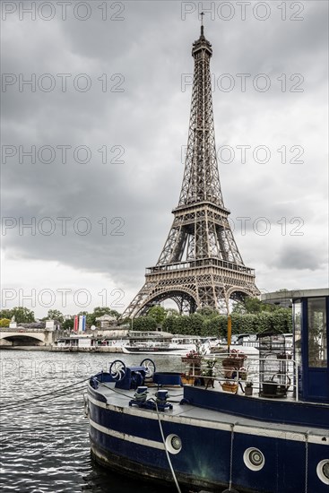 Eiffel Tower, Tour Eiffel, Paris, Ile de France, France, Europe