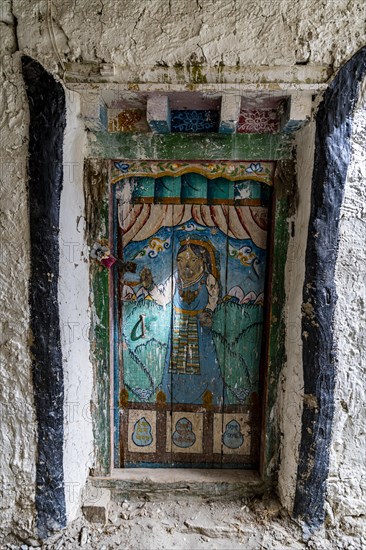 Beutiful coloured door, Lo Manthang, Kingdom of Mustang, Nepal, Asia