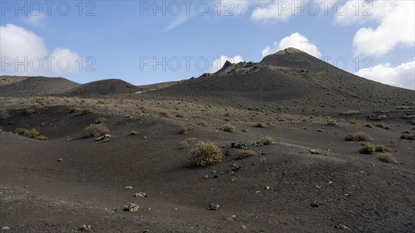 Hiking trail to the Caldera del Corazoncillo, Parque Natural de Los Volcanes, Lanzarote, Canary Islands, Spain, Europe