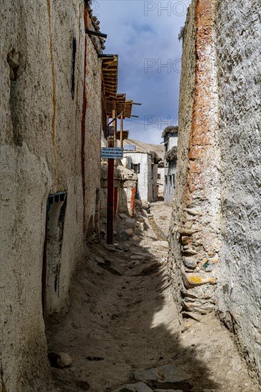 Narrow streets of Lo Manthang, Kingdom of Mustang, Nepal, Asia