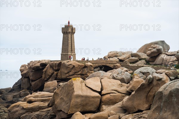 Lighthouse and granite rock, Phare de Ploumanac'h, Phare de Mean Ruz, Cote de Granit Rose, Ploumanach, Brittany, France, Europe