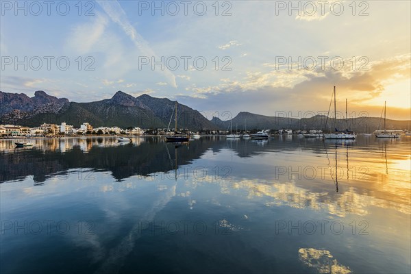 Village by the sea and mountains at sunrise, Port de Pollenca, Serra de Tramuntana, Majorca, Balearic Islands, Spain, Europe